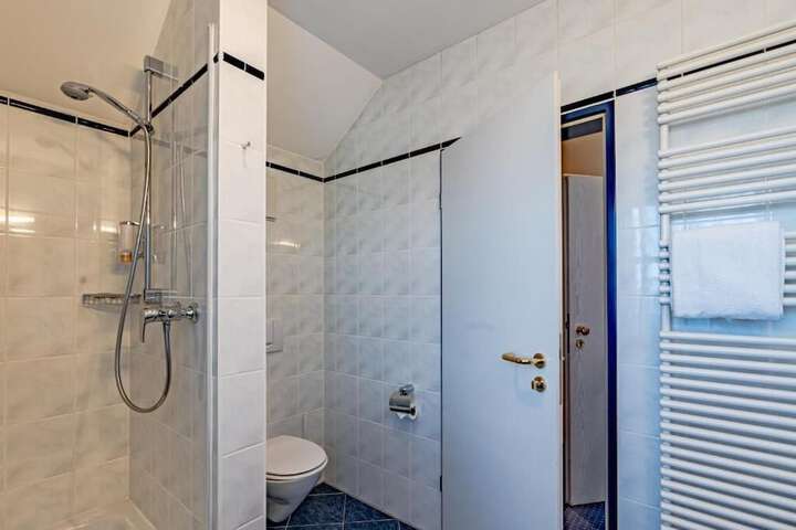 Room 12 of 23