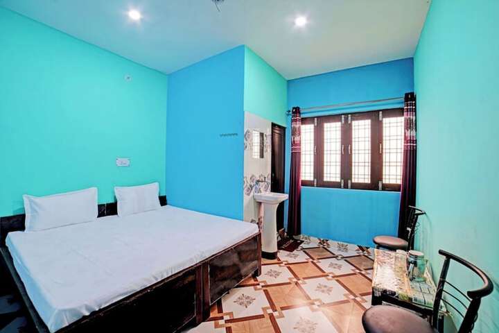 Room 5 of 12