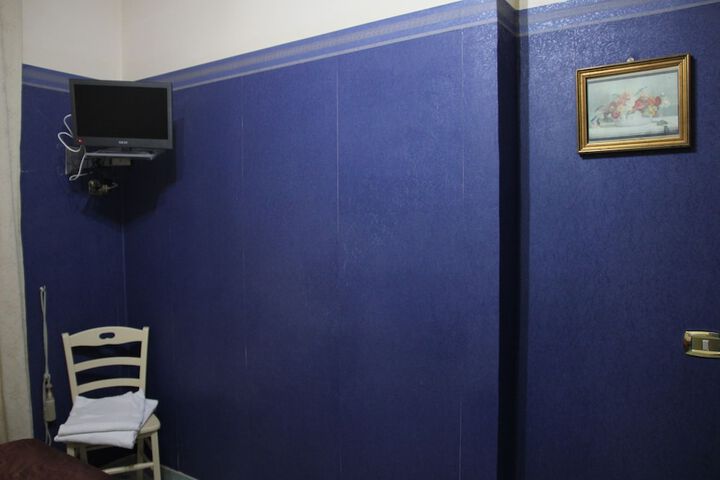 Room 16 of 28