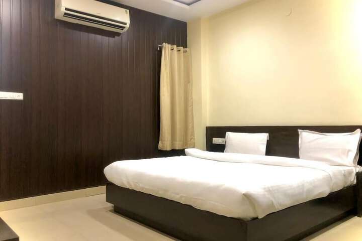 Room 8 of 37
