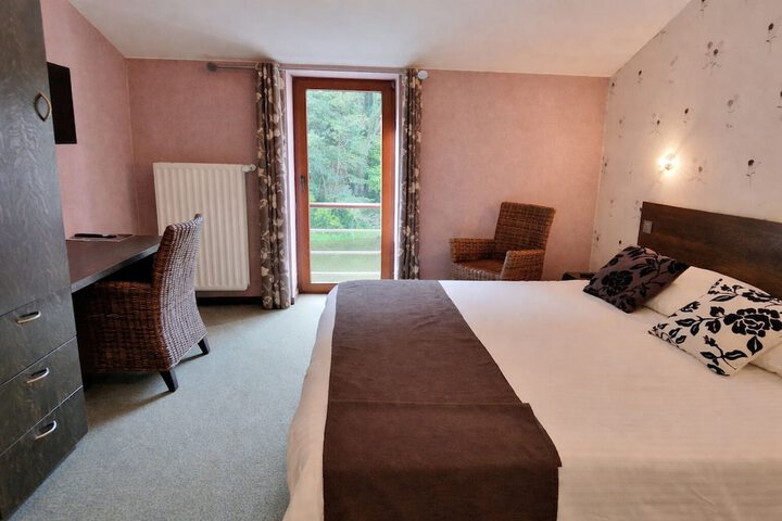 Room 3 of 18