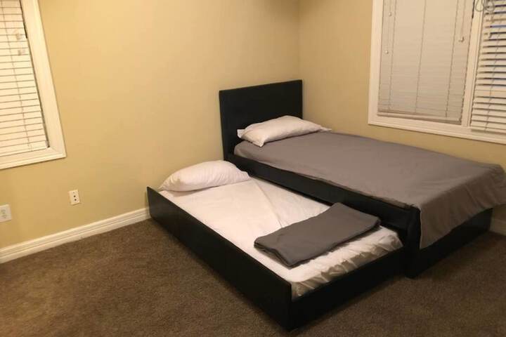 Room 2 of 40