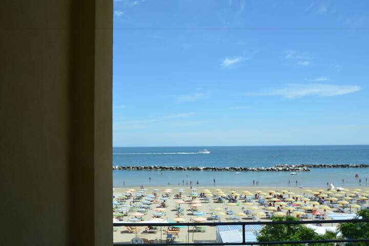 Room 73 of 121