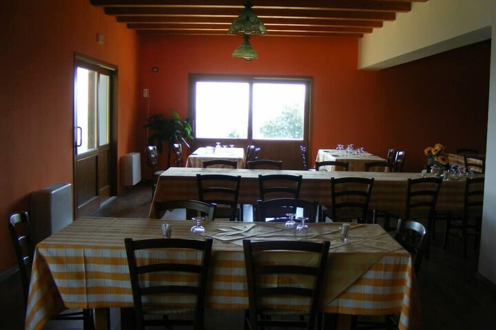 Dining 11 of 32
