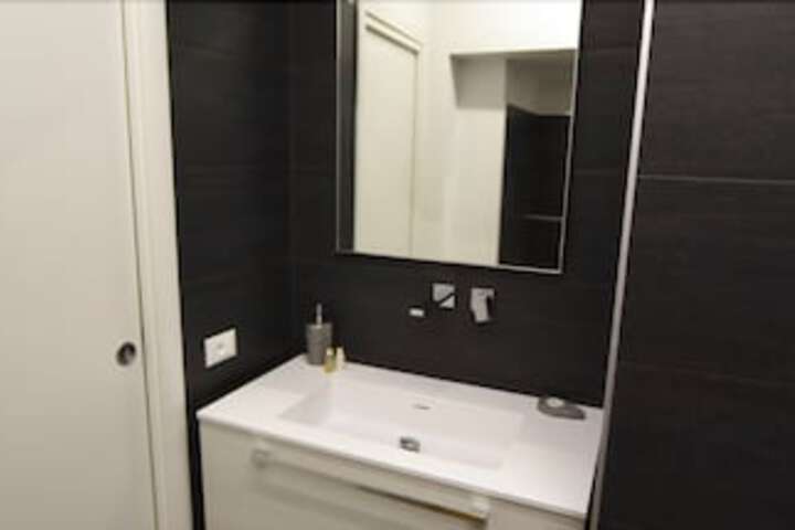 Room 6 of 30