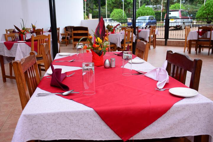 Dining 4 of 48