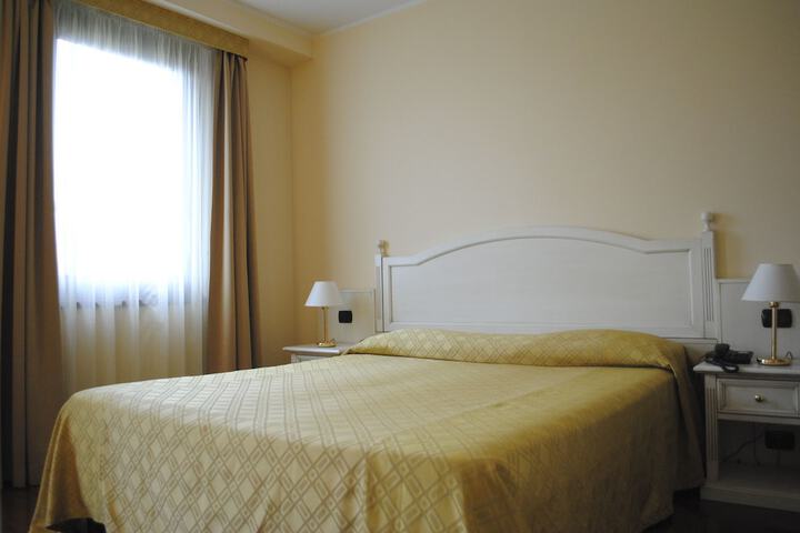 Room 3 of 27