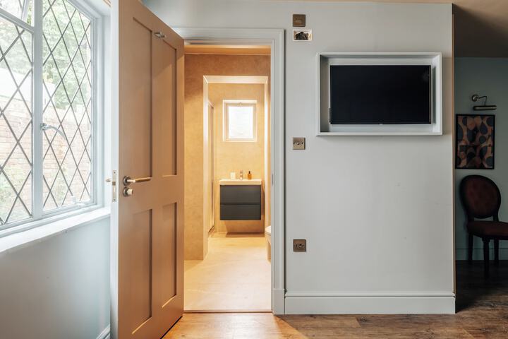 Room 142 of 160