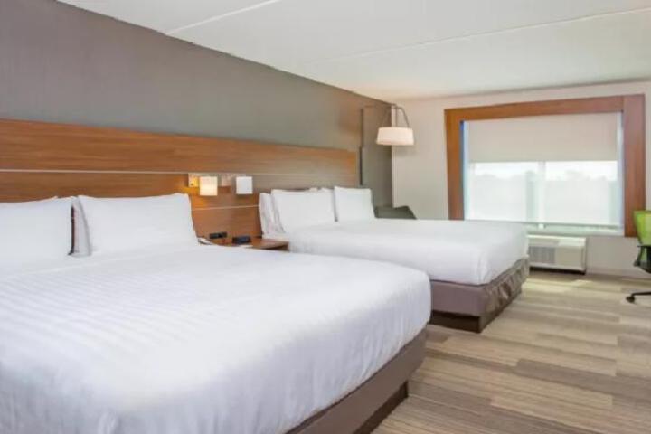 2 Queen Beds (5 of 5)