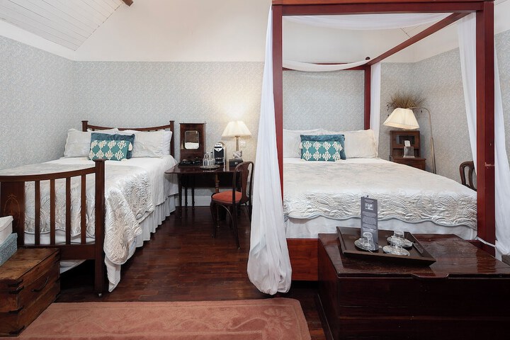 Room 32 of 81