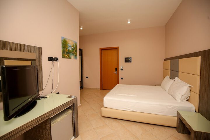 Room 28 of 218