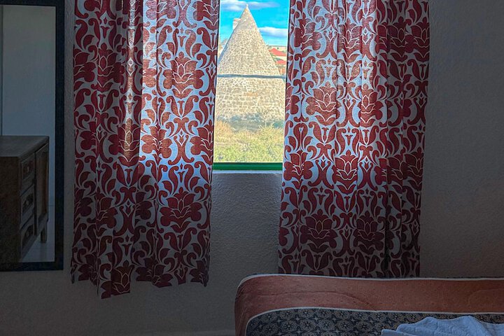 Room 4 of 6