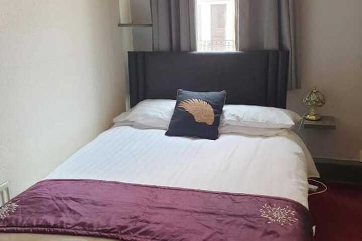 Room 12 of 39