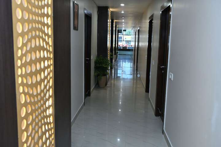 Hotel Exterior 26 of 28