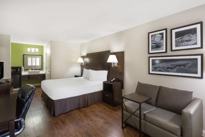 2 Queen Beds (2 of 6)