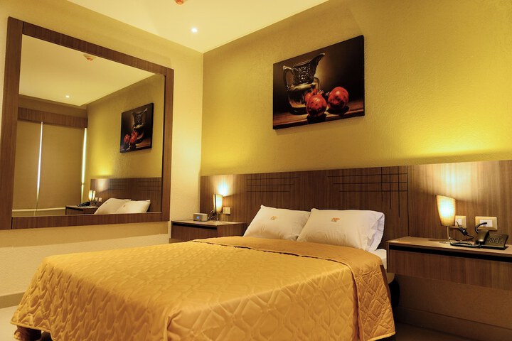 Room 7 of 12