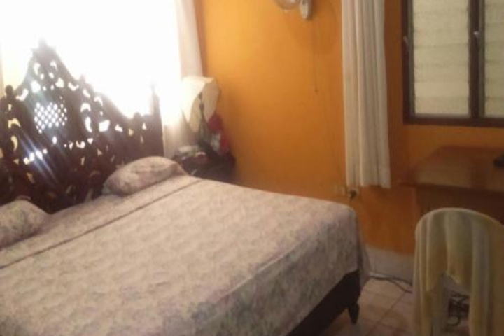 Room 4 of 9