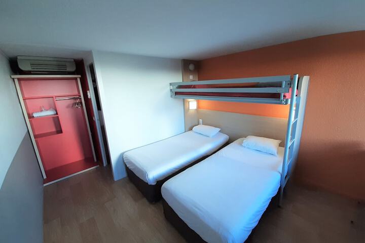 Room 6 of 48