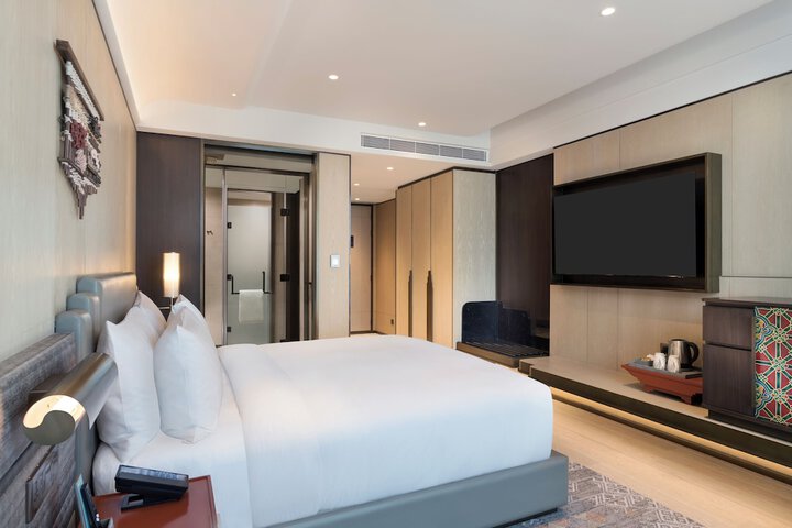 Room 4 of 68