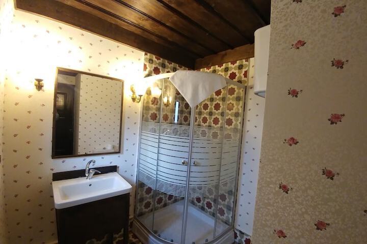 Room 24 of 59