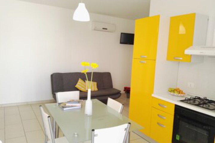 Room 9 of 32