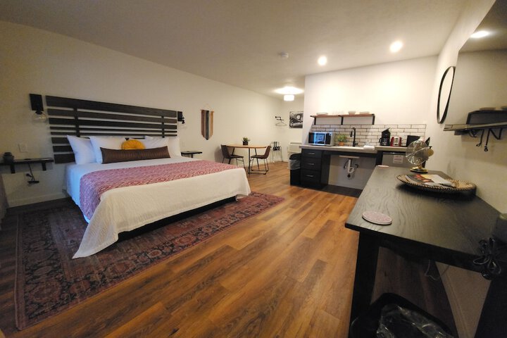 1 King Bed with Sofa Bed Kitchenette (3 of 8)