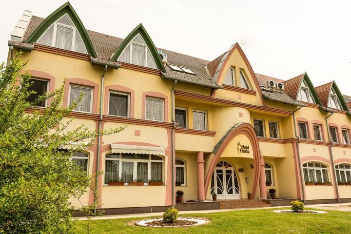 Exterior of Hotel Harka