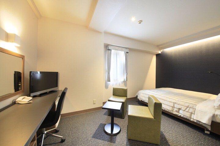 Room 10 of 107