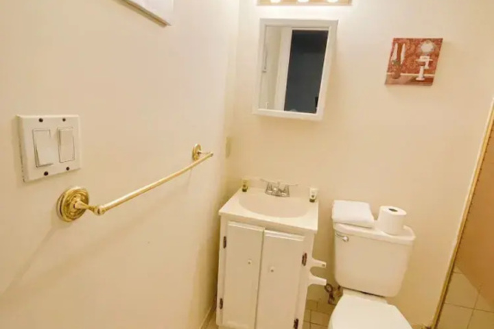 Room 8 of 16
