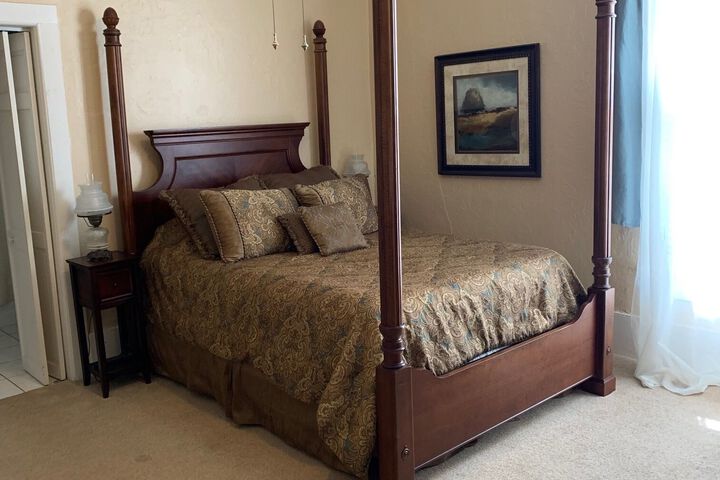 Room 3 of 10