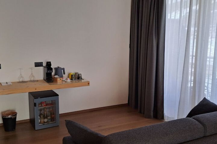 Room 37 of 127