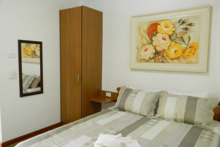 Room 4 of 32