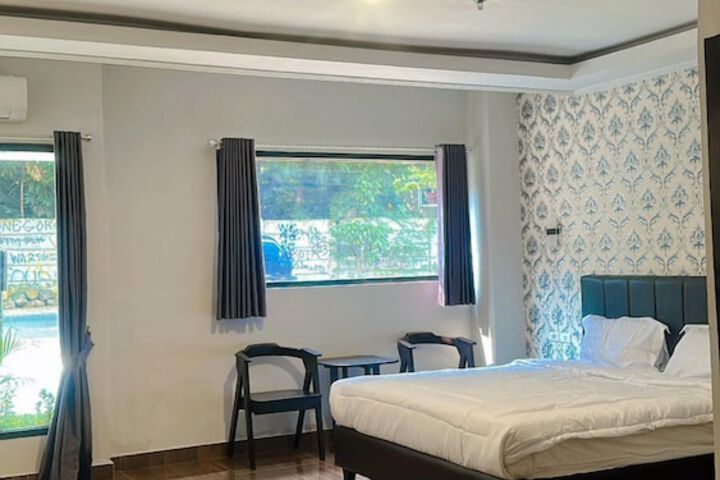 Room 2 of 9