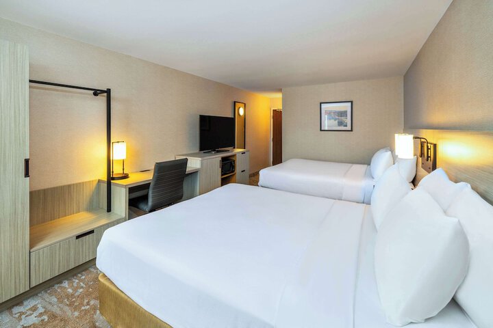 2 Queen Beds (5 of 13)