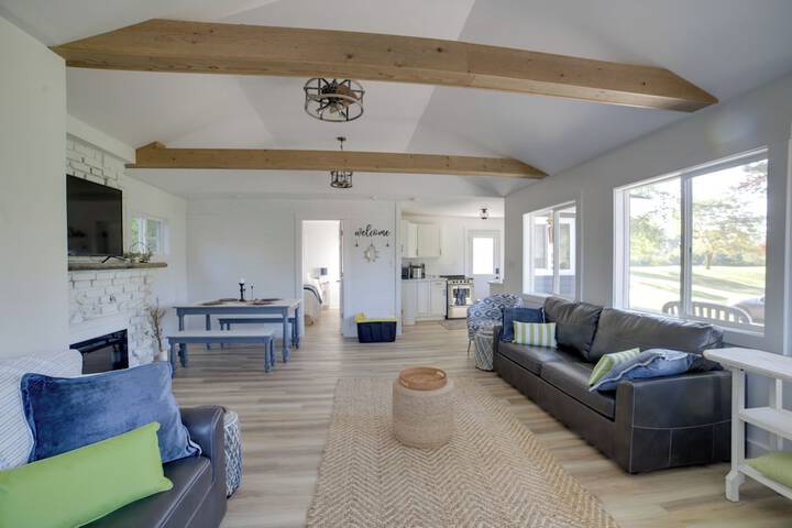 Stylish Grass Lake Retreat - Steps to Park!