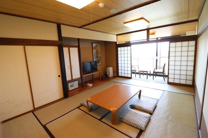 Room 9 of 43