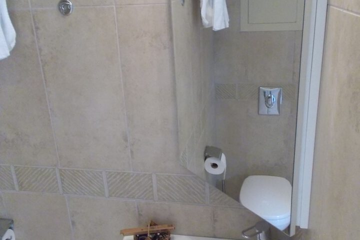 Room 8 of 41