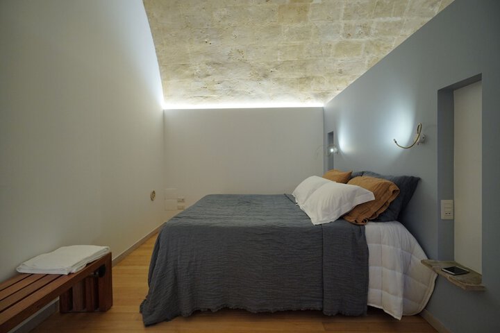 Room 13 of 28