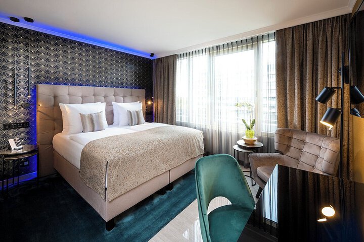 Room 42 of 173