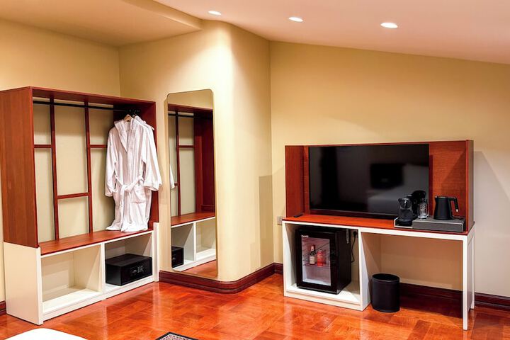 Room 43 of 96