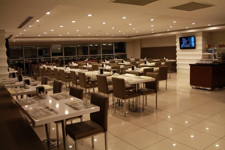 Dining 49 of 75