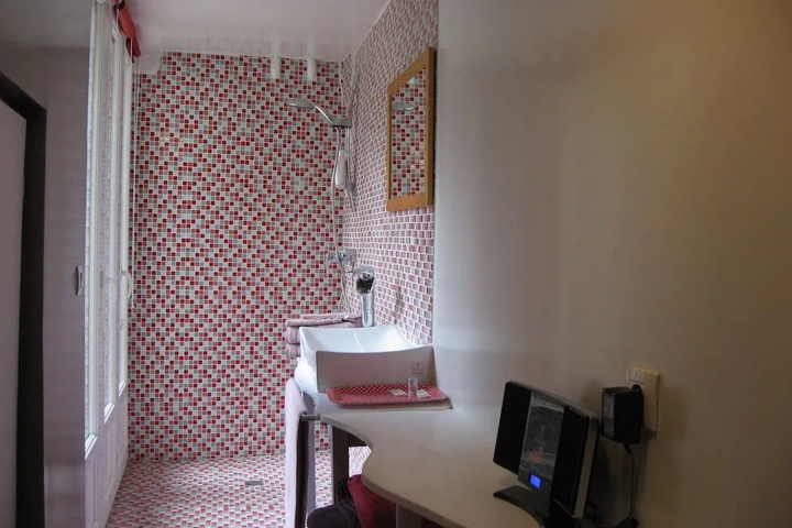 Room 4 of 14