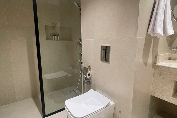 Room 8 of 12