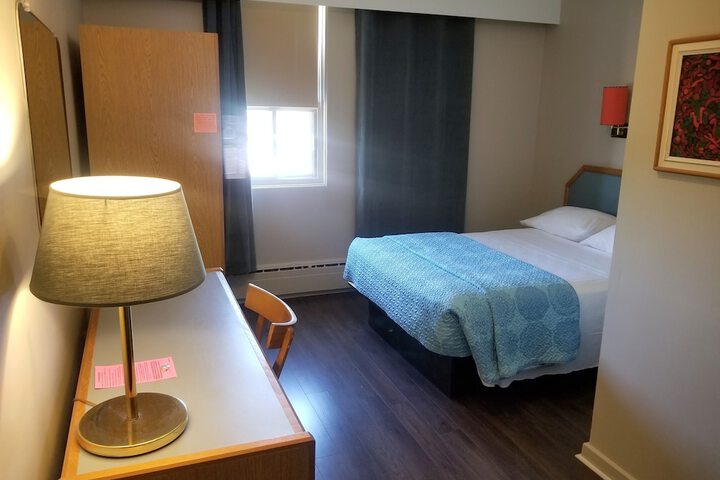 Room 13 of 38