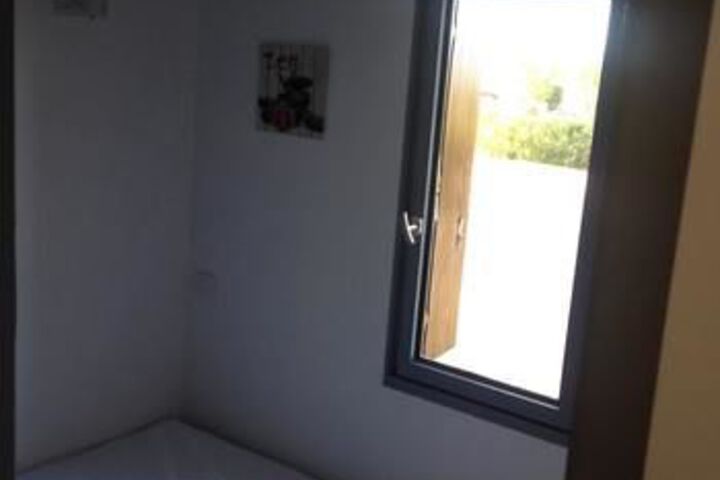 Room 8 of 16
