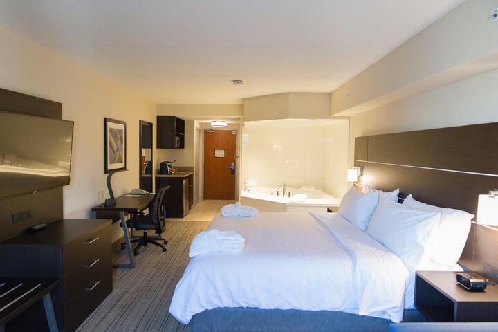 Standard Room, King or Two Doubles (1 of 4)