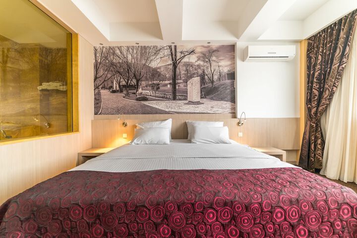 Room 34 of 103