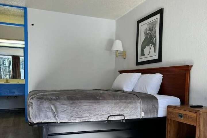Room 7 of 14