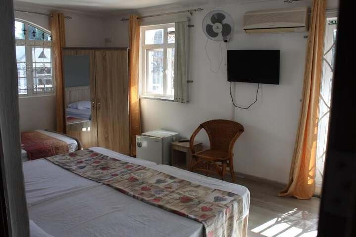 Room 4 of 11