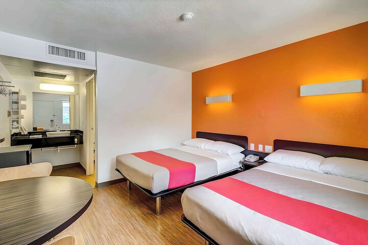 Room 4 of 23